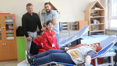Denizli’nin Çivril ilçesinde İsmail Özcan İlkokulu öğrencilerinin öncülük ettiği kan