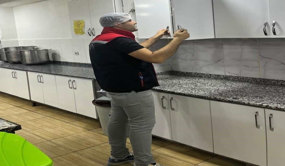 Şırnak’ın Cizre ilçesinde halk sağlığını korumak amacıyla harekete geçen ekipler,