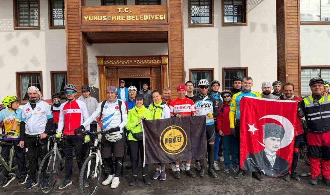 Manisa’da Cumhuriyet’in 103’üncü yılı dolayısıyla düzenlenen 103 kilometrelik bisiklet turunda