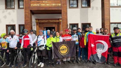 Manisa’da Cumhuriyet’in 103’üncü yılı dolayısıyla düzenlenen 103 kilometrelik bisiklet turunda