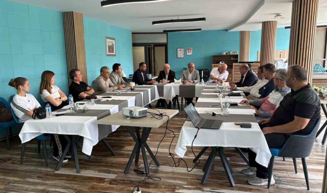 Türkiye Futbol Adamları Derneği (TÜRFAD) Denizli Şubesi tarafından düzenlenen çalıştayda,