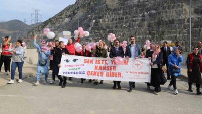 Artvin’de Deriner Barajı’nda Meme Kanseri Farkındalık Ayı dolayısıyla düzenlenen etkinlikte
