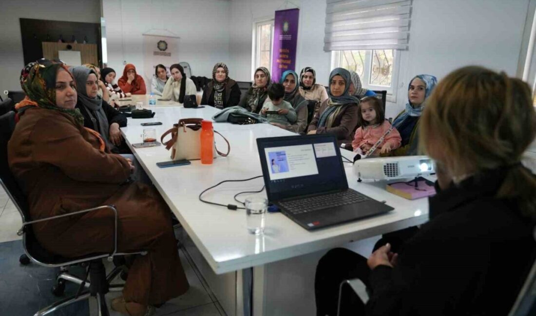 Diyarbakır Büyükşehir Belediyesinin Koşuyolu Kadın Yaşam Merkezinde düzenlediği seminerde, meme