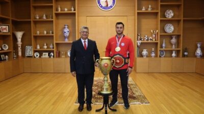 Kütahya Dumlupınar Üniversitesi (DPÜ) Spor Bilimleri Fakültesi öğrencisi Melih Özdemir,