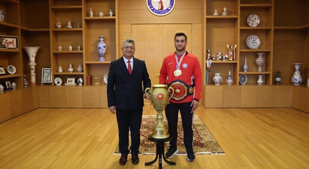Kütahya Dumlupınar Üniversitesi (DPÜ) Spor Bilimleri Fakültesi öğrencisi Melih Özdemir,
