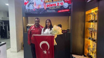 İtalya’da düzenlenen Kick Boks Gençler Dünya Şampiyonası’nda +70 kiloda dünya