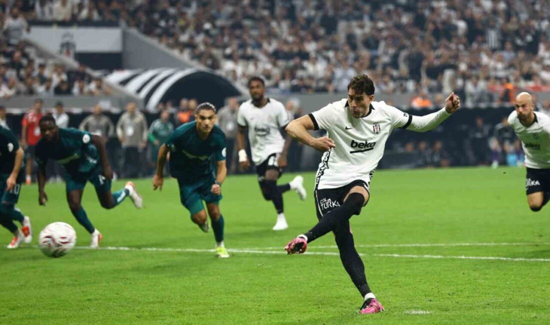 Beşiktaş’ın, Kocaelispor’u 2-1 mağlup ettiği maçta penaltıdan fileleri havalandıran Dusan