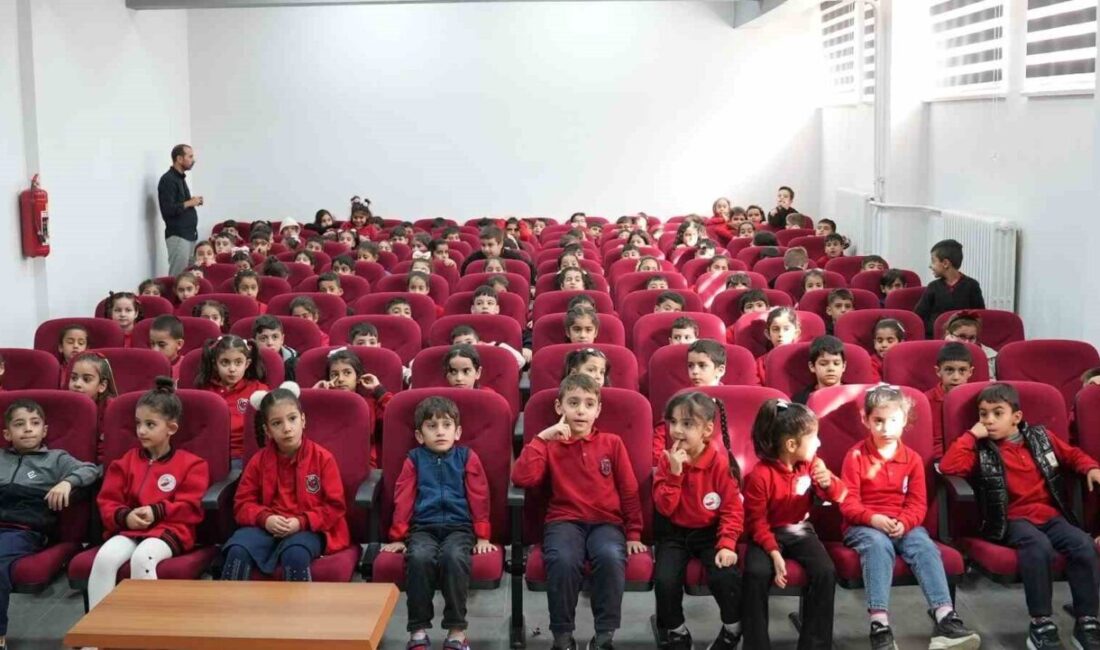 Elazığ Belediyesi, kent genelindeki okullarda öğrencilere yönelik ağız ve diş