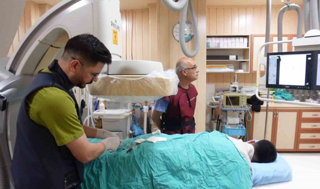 Fırat Üniversitesi Hastanesi’nde genç bir hastaya, Venöz Vasküler Malformasyona Köpüklü