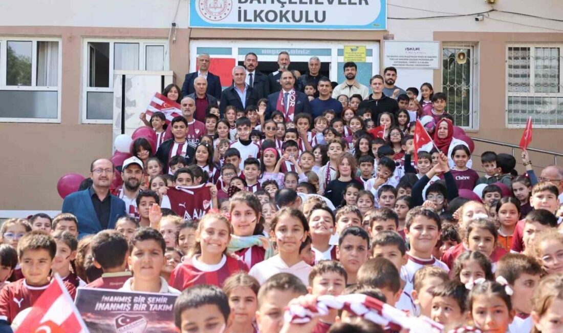 Bir forma, bir sevda, bir şehir Bordo-beyaz sloganı ile her
