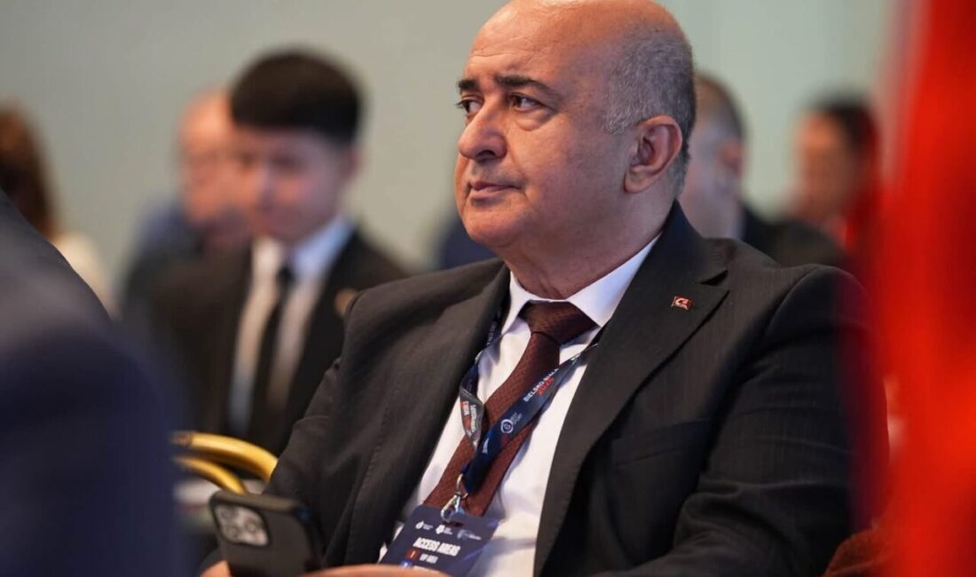 Türkiye Karate Federasyonu Başkanı Ercüment Taşdemir, Polonya’da düzenlenen Dünya Karate