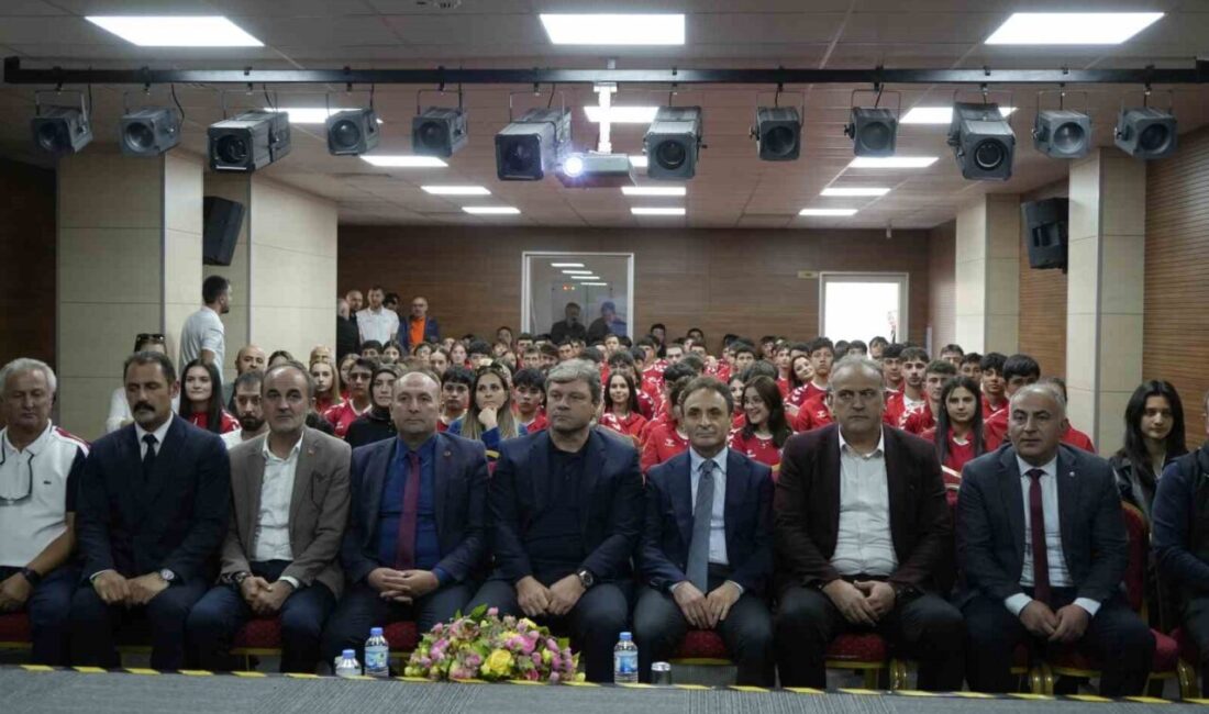 Ertuğrul Sağlam’dan gençlere ahlak ve başarı tavsiyesi Eski milli futbolcu ve teknik direktör Ertuğrul Sağlam, memleketi Gümüşhane’de
