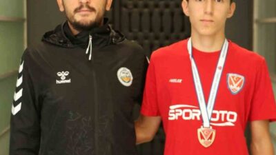 Gençlik ERVA Spor Kulübü sporcusu Berat Özdemir, U14 Erkekler Hokey