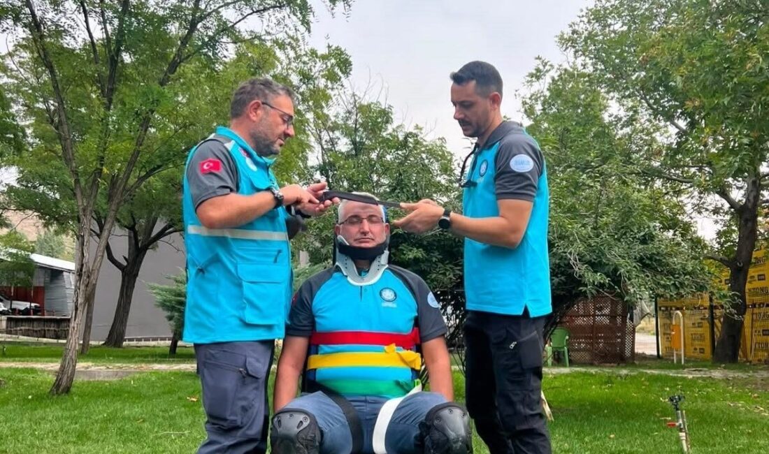 Erzincan’da 20 Ulusal Medikal Kurtarma Ekibi (UMKE) gönüllüsüne yönelik temel