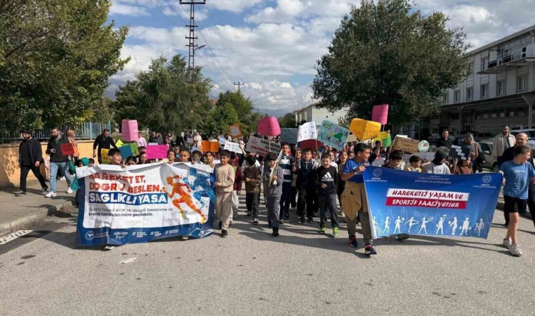 Erzincan’da Dünya Yürüyüş Günü kapsamında öğrenciler ve velilerin katılımıyla yürüyüş