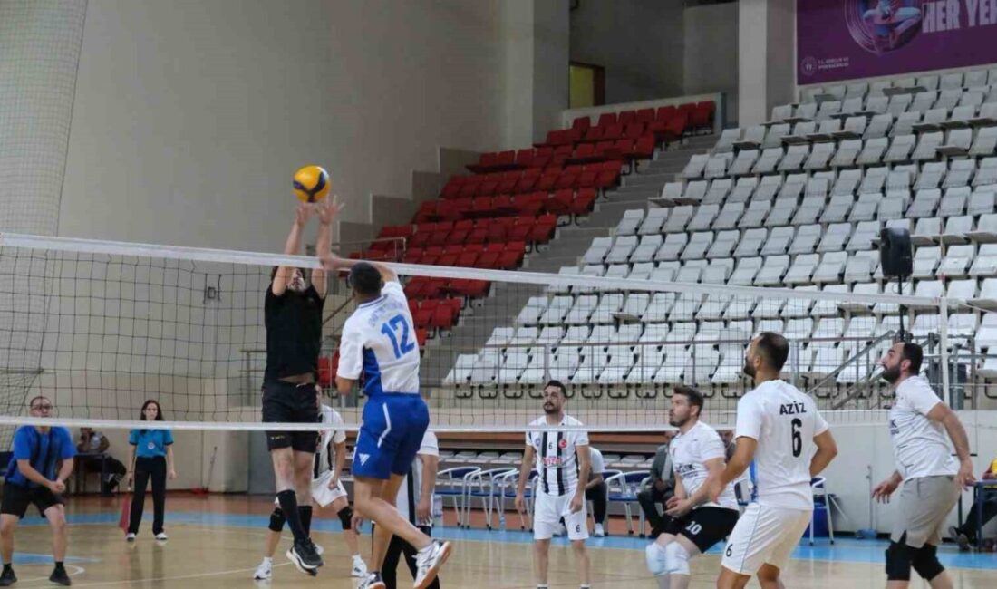 Erzincan’da Kamu Spor Oyunları Voleybol İl Birinciliği müsabakaları başladı. Gençlik