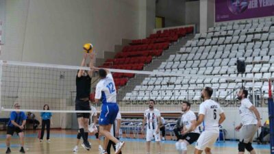 Erzincan’da Kamu Spor Oyunları Voleybol İl Birinciliği müsabakaları başladı. Gençlik