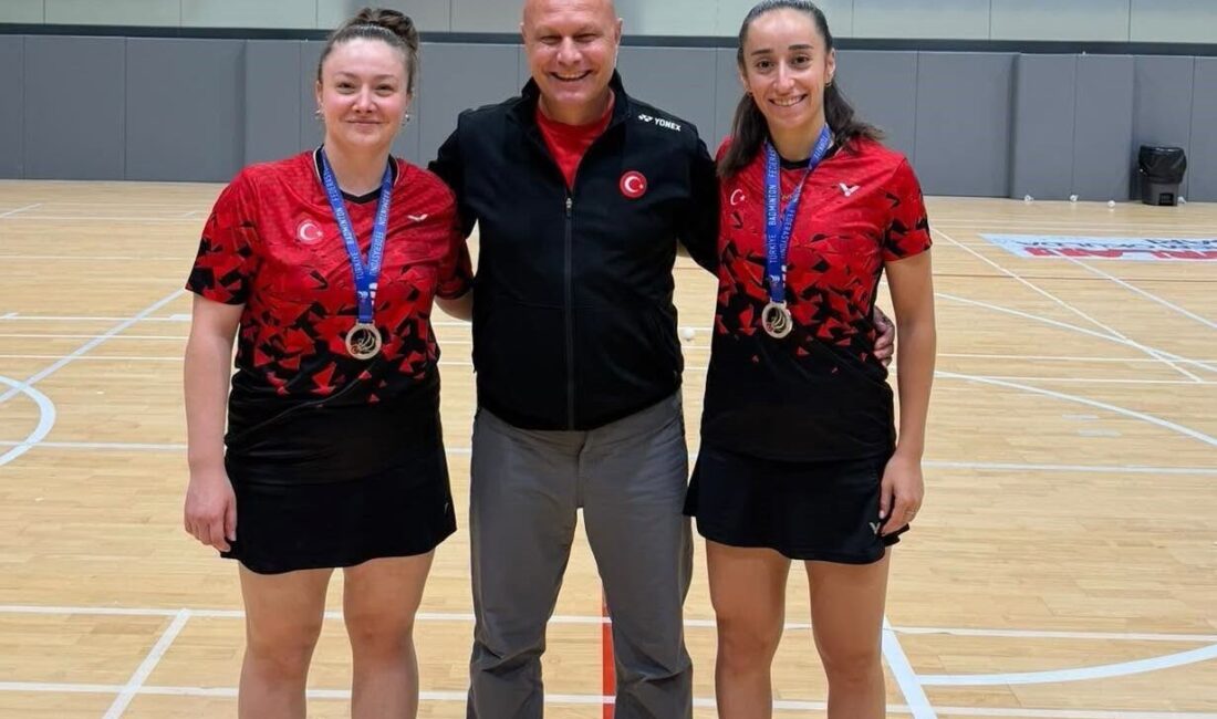 İstanbul’da düzenlenen NAVEK Türkiye International Challenge 2026 Badminton Turnuvası’nda Erzincanlı