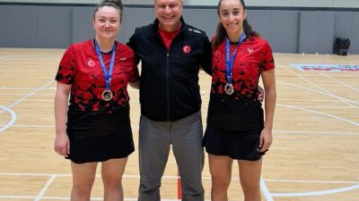 İstanbul’da düzenlenen NAVEK Türkiye International Challenge 2026 Badminton Turnuvası’nda Erzincanlı