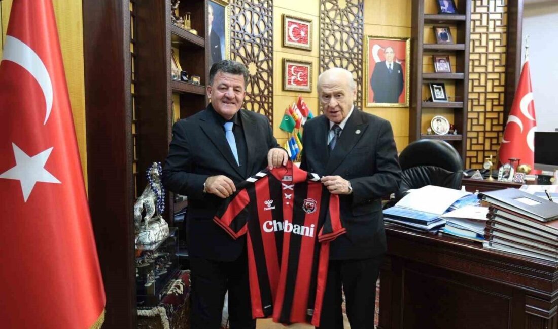 Erzincanspor Kulüp Başkanı Alaattin Yavuz Güneş ve yönetim kurulu üyeleri,