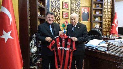 Erzincanspor Kulüp Başkanı Alaattin Yavuz Güneş ve yönetim kurulu üyeleri,