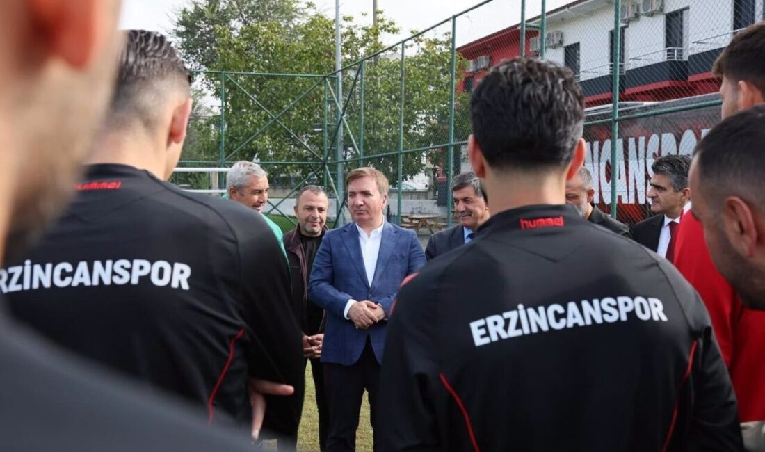 Erzincan Valisi Hamza Aydoğdu, Belediye Başkanı Bekir Aksun ile birlikte