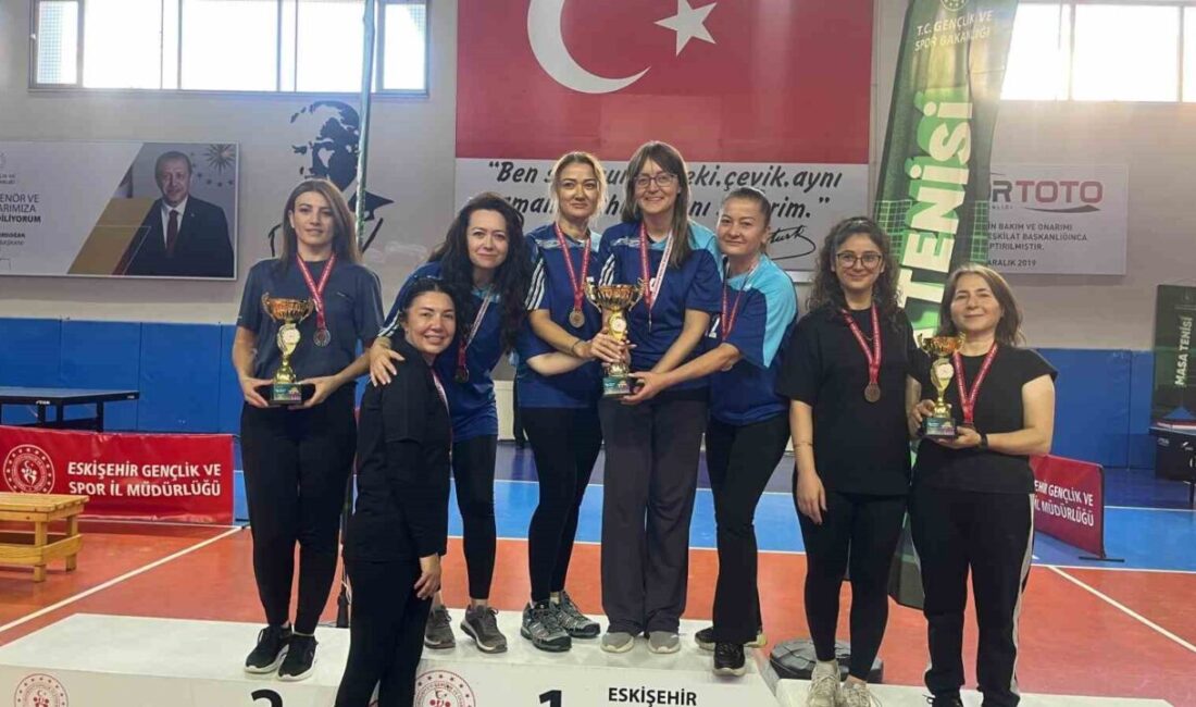 Eskişehir’de Kamu Spor Oyunları kapsamında düzenlenen masa tenisi müsabakalarında dereceye