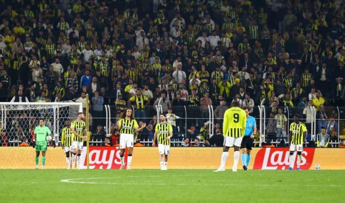 UEFA Şampiyonlar Ligi’nde Slavia Prag’ı konuk eden Fenerbahçe, iki farkla
