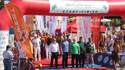 Fethiye Spor Festivali kapsamında Ölüdeniz’de düzenlenen açık su yüzme yarışları
