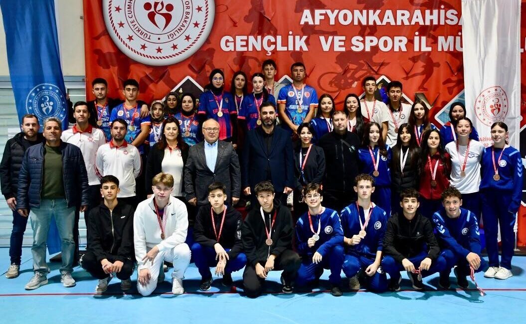 Afyonkarahisar’da Çiğiltepe Spor Salonu’nda düzenlenen Floor Curling Genç Erkekler, Genç