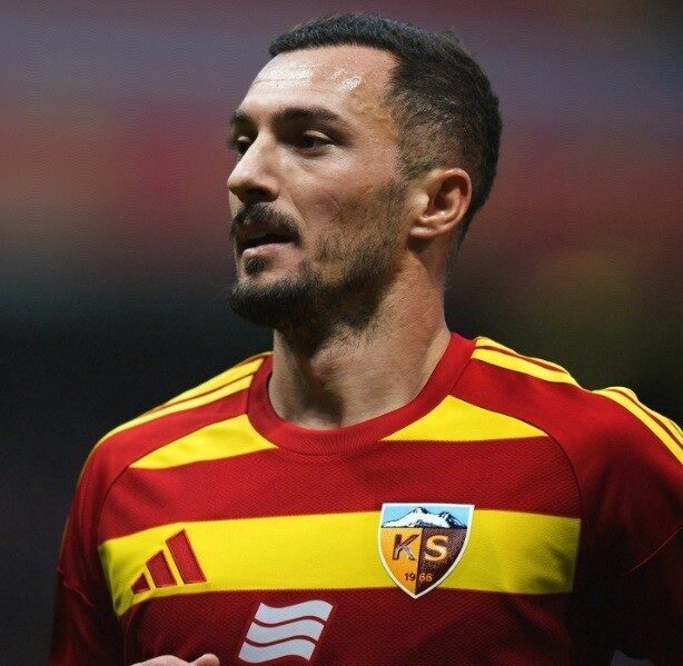 Kayserispor’un forvet oyuncularından Florent Hasani 3. golünü attı. Kayserispor’un Kosovalı