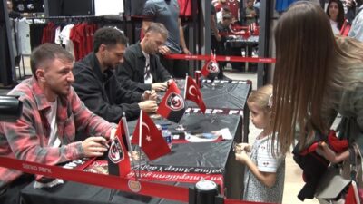 Gaziantep Futbol Kulübü futbolcuları Alexandru Maxim, Deian Sorescu ve Kerim
