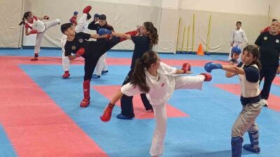 Eskişehir’de genç sporcular haftanın 6 gününde de karate antrenmanlarını kararlılıkla