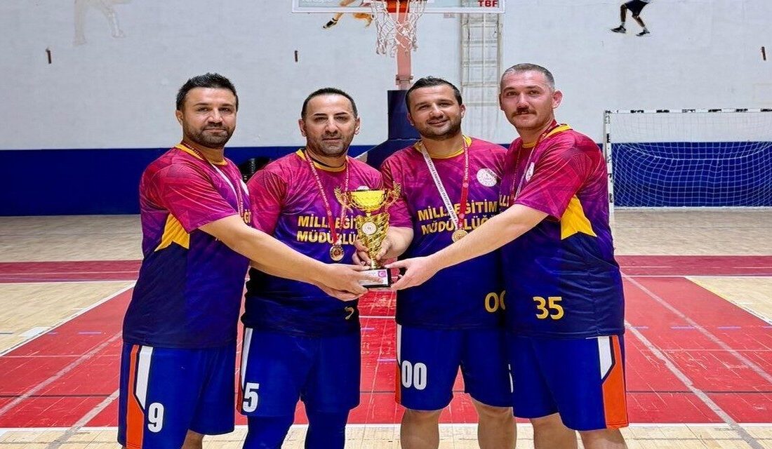 Hakkari Millî Eğitim Müdürlüğü Basketbol Takımı şampiyon oldu Hakkari İl Millî Eğitim Müdürlüğü Basketbol Takımı, Kamu Spor Oyunları