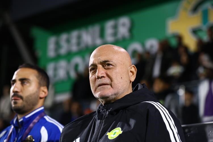 Esenler Erokspor Teknik Direktörü Hikmet Karaman, Ankara Keçiörengücü karşısında alınan