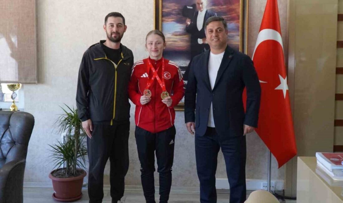 İl Müdürü Öztürk’ten Avrupa Şampiyonu Nurbade Büber’e ödül Arnavutluk’ta düzenlenen Üniversiteler Avrupa Karate Şampiyonası’nda ferdi kategoride Avrupa şampiyonluğu,
