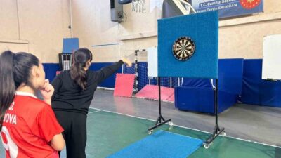 Aydın’ın İncirliova ilçesinde okul sporları kapsamında düzenlenen dart il birinciliğinde