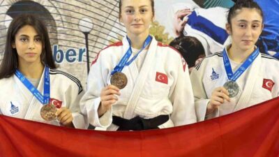 İzmir Büyükşehir Belediyesi Spor Kulübü sporcuları Aişe Dalda, Azra Ceren