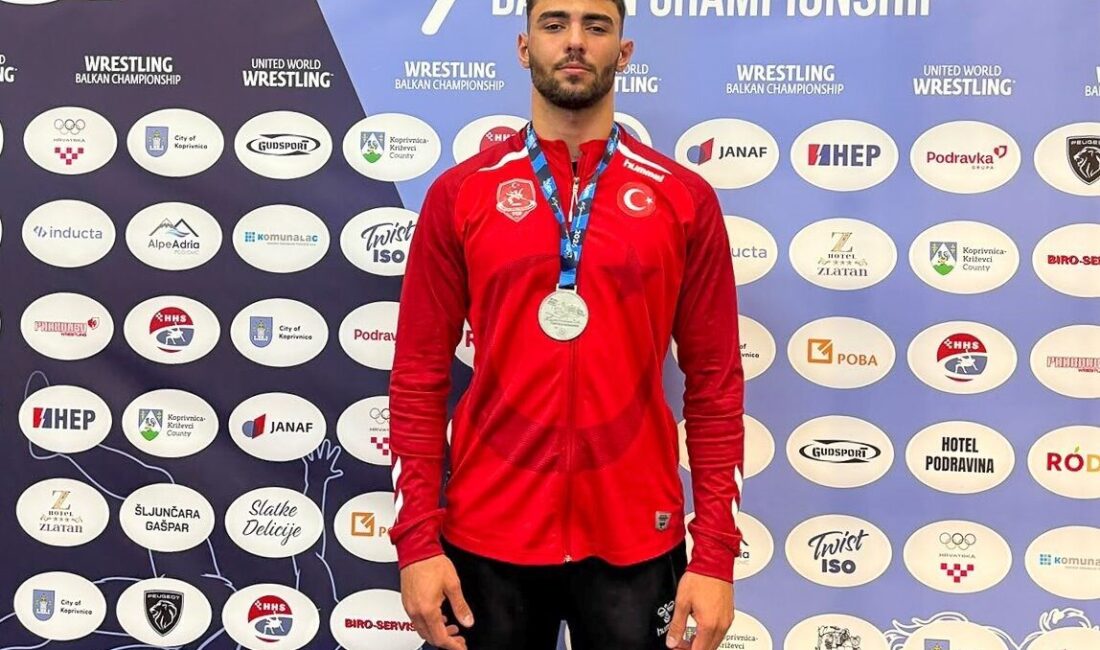İzmir Büyükşehir Belediyesi Spor Kulübü güreşçisi Muhammed Emin Uyumaz, U20