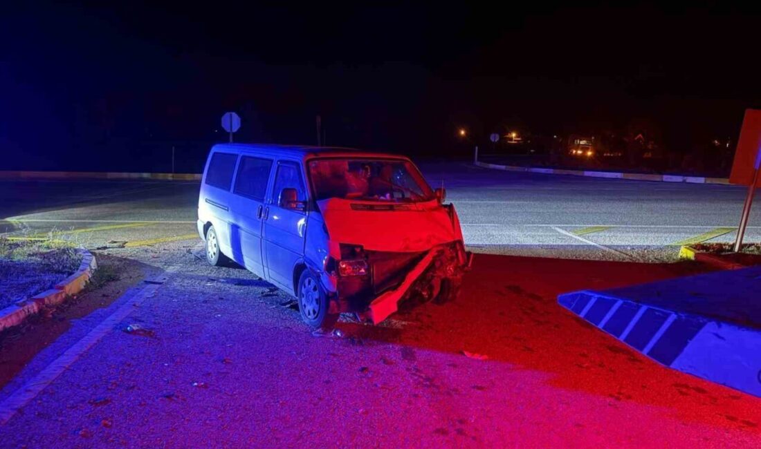 Afyonkarahisar’ın Emirdağ ilçesinde tır ile kamyonet çarpışması sonucu meydana gelen
