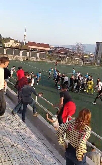 Karabük Adatepe Dökecekspor ile Karabük Demirspor arasında oynanan U17 Gelişim