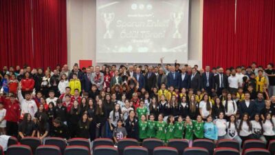 Kastamonu’da Amatör Spor Haftası etkinlikleri çerçevesinde düzenlenen törende, yıl boyunca