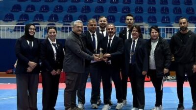 Kayseri’de düzenlenen 29 Ekim Gençler Taekwondo İl Birinciliği’nde onlarca sporcu
