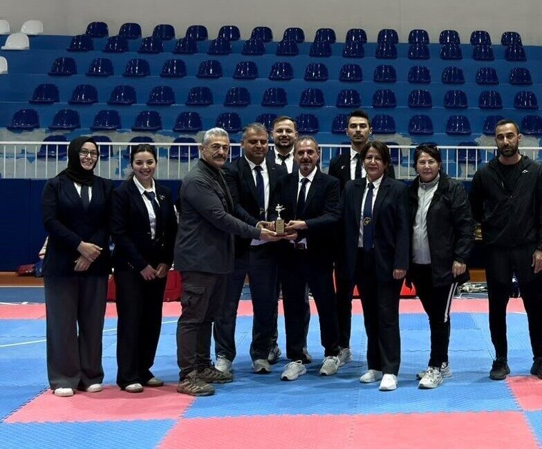 Kayseri’de düzenlenen 29 Ekim Gençler Taekwondo İl Birinciliği’nde onlarca sporcu