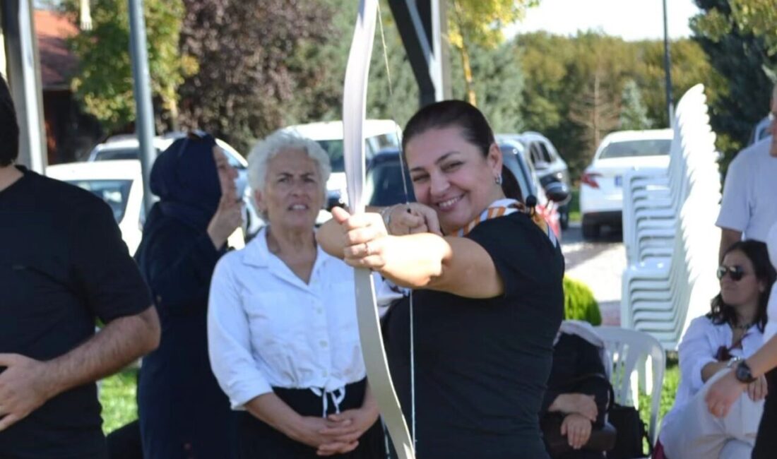 Kemahlılar Derneği tarafından ilk kez düzenlenen Kemahlı Kadınlar Geleneksel Okçuluk