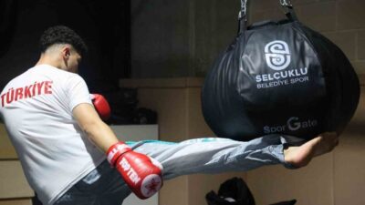 Konya’da kilo vermek için başladığı kick boksta gençler dünya şampiyonu