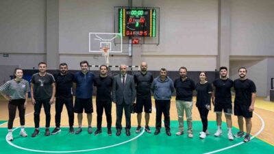 Aydın’ın Koçarlı ilçesinde Cumhuriyet Bayramı kapsamında düzenlenen voleybol turnuvasına katılan