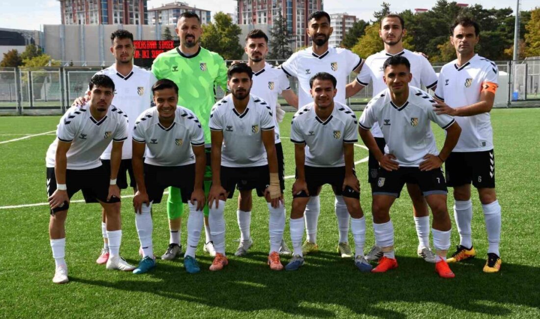 Profesyonelliğe Geçiş Ligi (PGL) 3. Grup ekiplerinden Kocasinan Şimşekspor, ligin