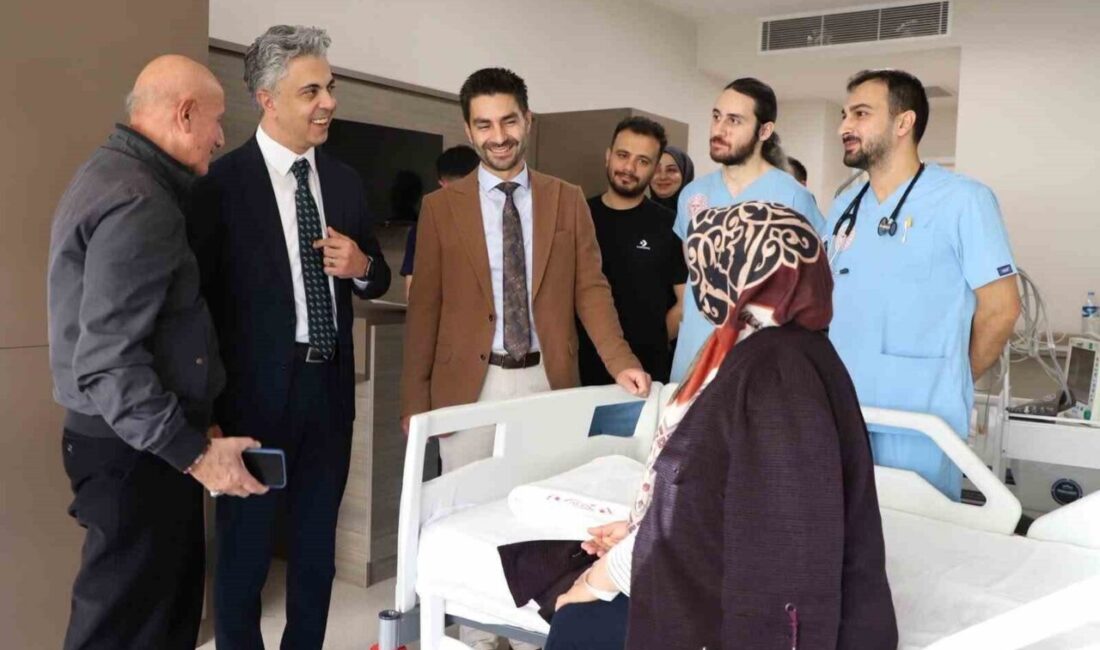 Erzincan’da yatarak tedavi gören hastalara geçmiş olsun dilekleri iletilerek sağlık