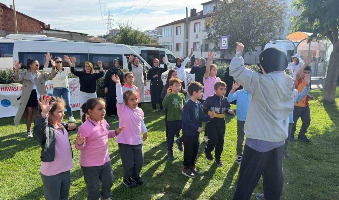 Bilecik’te mahalle sakinleri müzik eşliğinde hareket etti Bilecik İl Sağlık